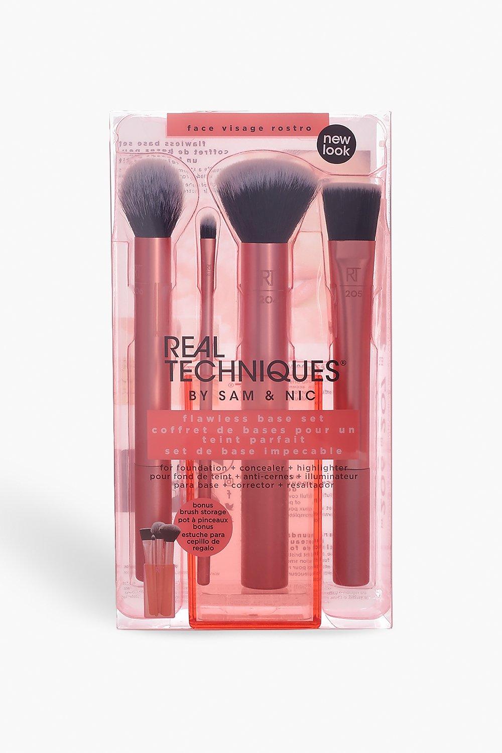 Set de brochas para base de maquillaje de Real Techniques boohoo